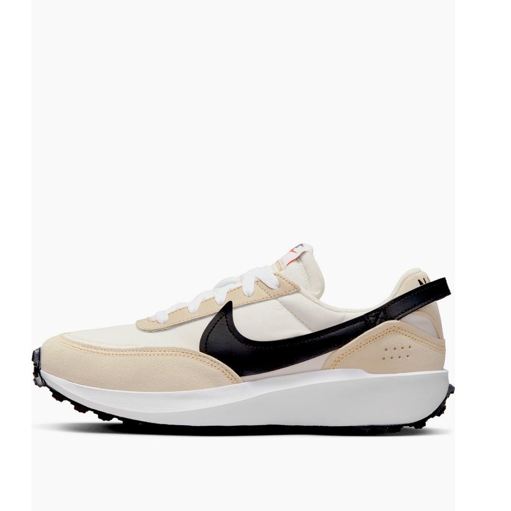 NIB SZ 7 Nike Women’s Waffle Debut Sneaker in Sanddrift/ Black/ White❤️